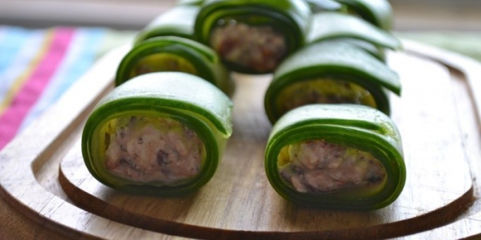 Быстрая закуска: Роллы из огурца с фирменной начинкой