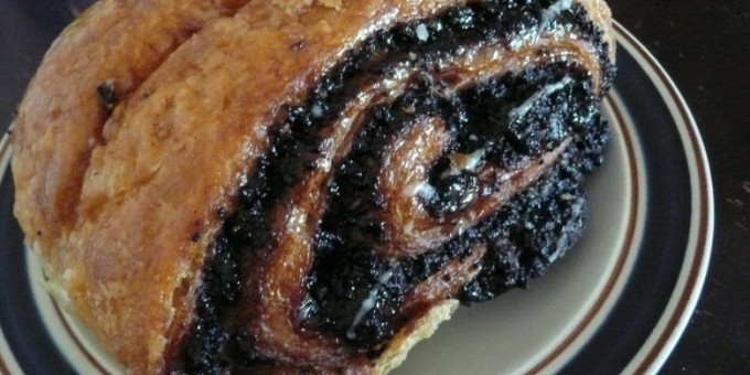 Домашние булочки с маком из слоеного теста