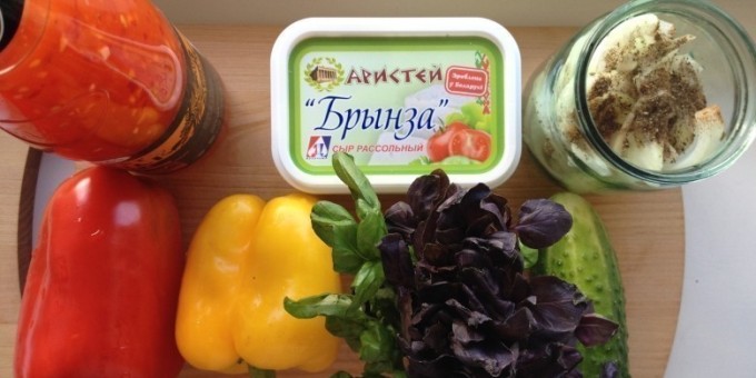 Салат по-азиатски с брынзой и сладким чили