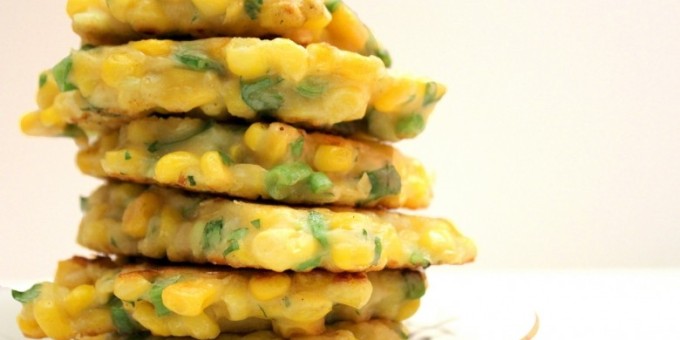 Оладьи из консервированной кукурузы на завтрак