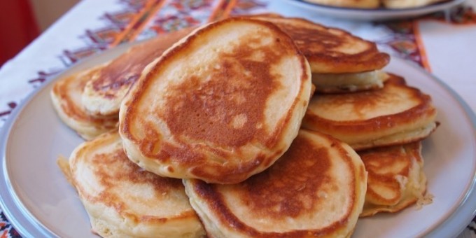 Яблочные оладьи без кефира и молока