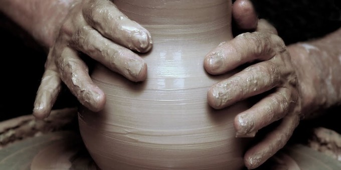 Керамическая посуда от Минских крафтеров — по-архаичному строгая, но теплая!