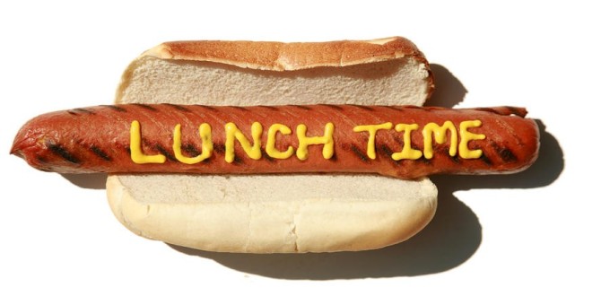 В поисках приличного и недорого обеда: ресторан «Свои», примут ли они нас, как дома?