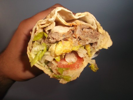 В поисках самой вкусной шаурмы: восточное кафе «Shawarma Mazaj (Шаурма Мазаж)» в ТРЦ Галилео