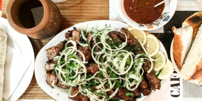 Беспафосное, аутентичное кафе «Шампур» с настоящим шашлыком и радушным, восточным гостеприимством