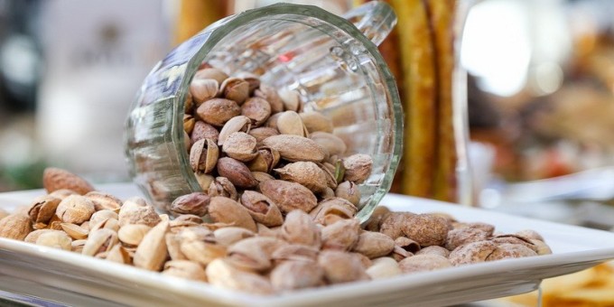 Пиво, сушеная рыба и фисташки. Как прошла презентация нового сорта пива – темный «Kult»