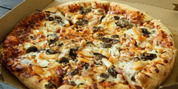 Какая из американских пицц в Минске круче: Papa John's, Domino's или Sbarro