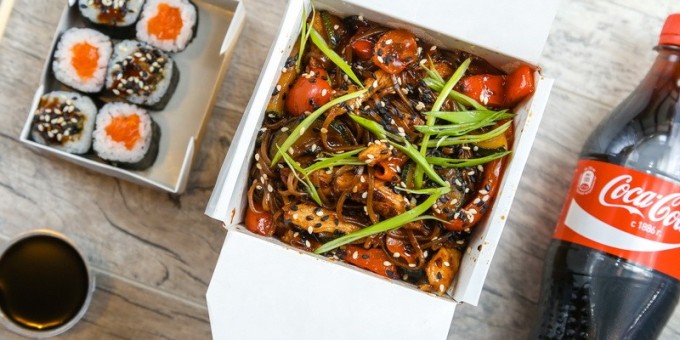 Антикризисная новинка в кафе «ЙО! Суши»: паназиатский комбо от 9,90 до 11,90 рублей