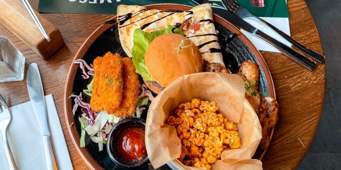 Что можно съесть за 14 рублей на Гастрофестивале в честь Дня Святого Патрика