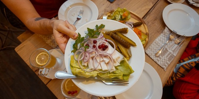 Сколько стоит белорусская кухня крестьян в новом кафе «Панский Драник» первого класса!