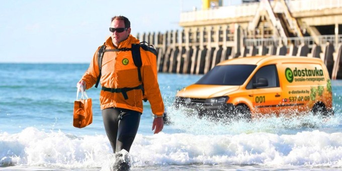 Всё лето «Е-доставка» возит фрукты и шашлыки на пляж за 90 минут!