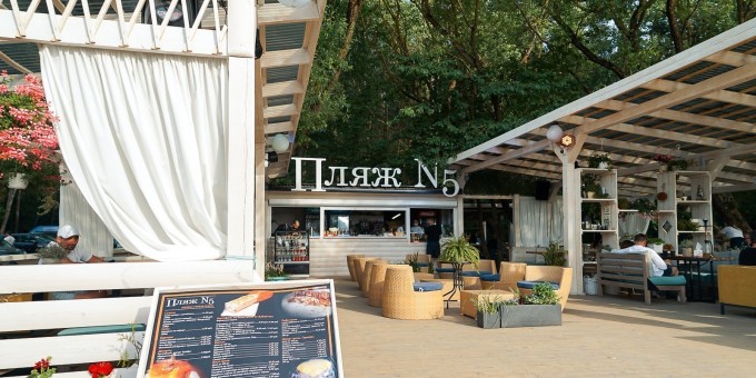 Для кого на Минском море построили лаунж-кафе «Пляж номер 5» с мангалом и кальянами