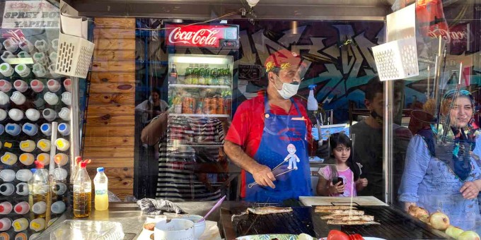 Как выглядит настоящий стрит-фуд Стамбула и чем завтракают турки