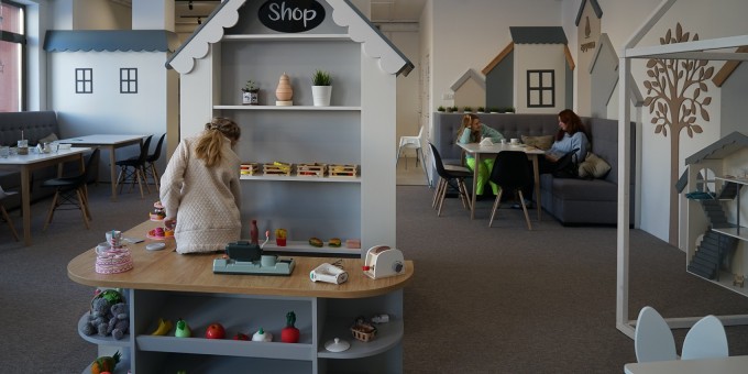 А у вас вино есть? Или что внутри новой детской кофейни «Груша»