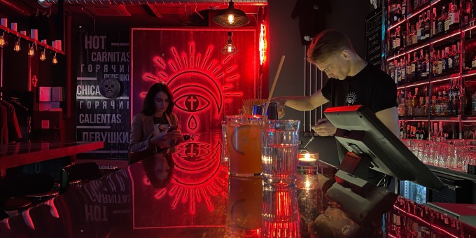 Куда пропадают люди на Зыбицкой - новый текильный бар «От заката до рассвета» с извращениями