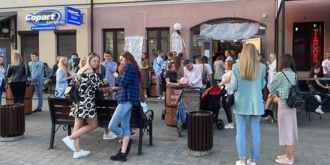 Устрица, хот-дог и сидр за всё 8,7р. На себе проверяю украинскую рюмочную «Белый Налив»