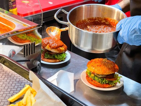 Турецкая бутербродная, второй «Белый Налив», где всё по 2,9р, и кофейня с пловом