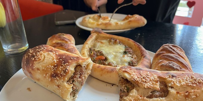 Насколько хорош шашлык в тесте в новой грузинской пирожковой «Хачо энд пури»