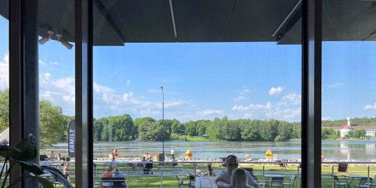 В лесу под Минском открыли ресторан «Веннер», где ничего не готовят, кроме специальных сетов