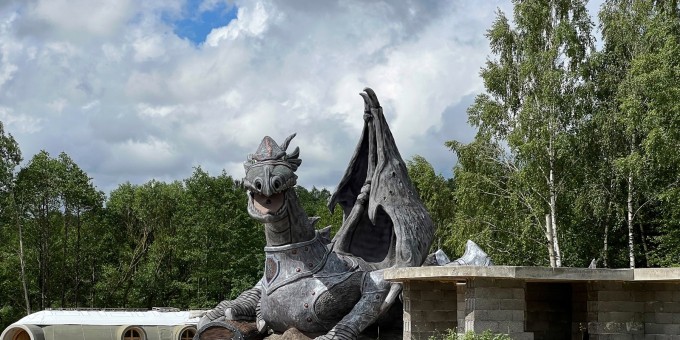Белорусская «Пустошь Смауга» - новый сказочный парк «Маливур» с домиками хоббитов и драконом