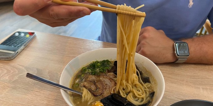 Достал палочки! Тест первого кафе японской уличной еды от известного бренда одежды «Сакагучи»