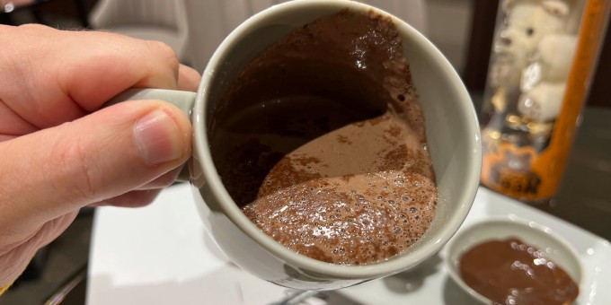 Осень, пришло время охоты на горячий шоколад. Собрал для вас места, где его готовят!