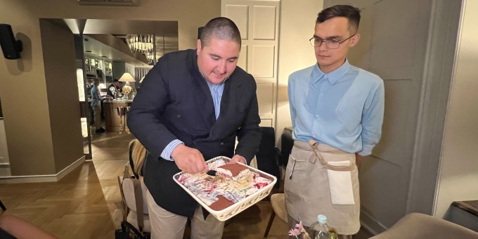 Тарелки в собаках и покрышка из осьминога в новом красивом заведении «Фьори» на площади ресторанов