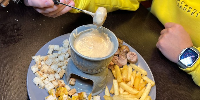 Где в Минске заказать сырное фондю по-белорусски? А лучше, как швейцарцы растопить сыр в вине дома