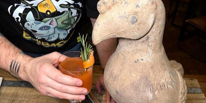 Пришла инфа, что рестобар «Пинки Бандински» перекупил Чиж. Пришли проверить, что изменилось