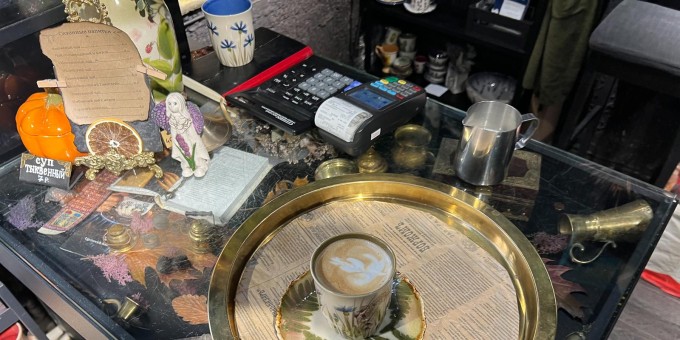 Что будет, если скрестить мастерскую с кофейней: место для отдыха «Художественный дом Угринович»