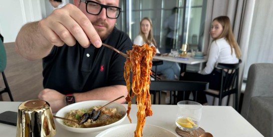 Сколько стоит поужинать в новом бистро «Окно» на границе богатого квартала и Лебяжьего. Бить копилку или окно?