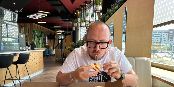 Сегодня в «Доминос» появилась новинка - пицца-шаурма Кинг кебаб и острая Хот кебаб