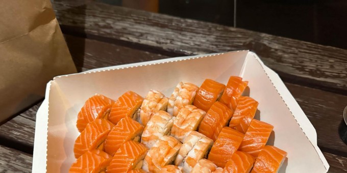 Сколько нужно денег, чтобы поесть суши вдвоём. Проверяем, что крутят в новом суши-баре «Кансо»