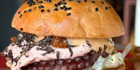 Что внутри самого дорогого бургера в Беларуси из паба «Мидл Граунд». Даю наводку, где лучшие бургеры Минска