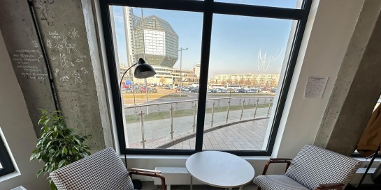 Мы ждём фрилансеров со своими ноутбуками, но есть одно но! Новая большая кофейня «Чёрнобелый» в «Маяк Минск»