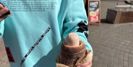 Где попробовать самую большую сосиску в тесте. Плюс наводка на новый «Трдельник» с Кобринским ручным мороженым