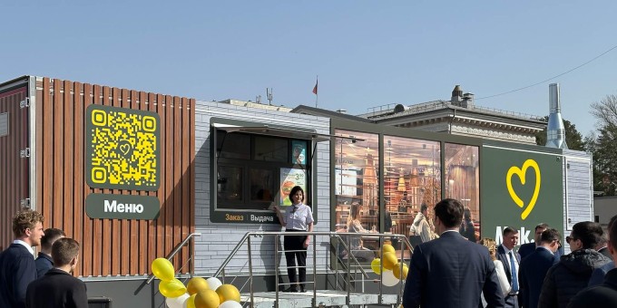 Первый передвижной ресторан «Мак.бай» заработает сегодня у универмага «Беларусь» и дальше в тур по стране. Затестили!