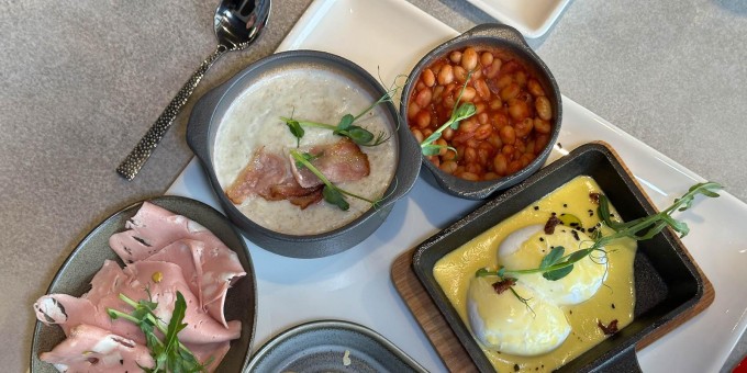 Завтрак из много тарелочек за 20 рублей в новом кафе «Бистротека» копия на знаменитый «Мон Ном» ном