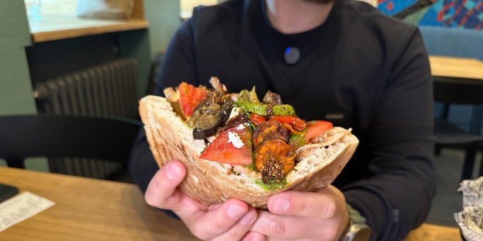 Донеры по-берлински начали крутить в новом формате кофейни с кебабами «Моби Дик Кебаба» у нас не бухают!