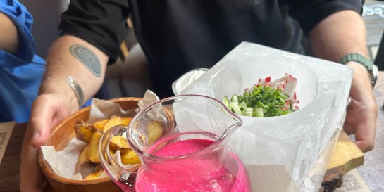 Самый редкий холодник в ледяной глыбе подают в гастробаре «Дрова». Попробовал на вкус и не замёрз