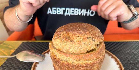 Где заказать суп в хлебе за 10 рублей и белорусское карпаччо. Тестим новую террасу ресторана «Старый дом» у фонтана