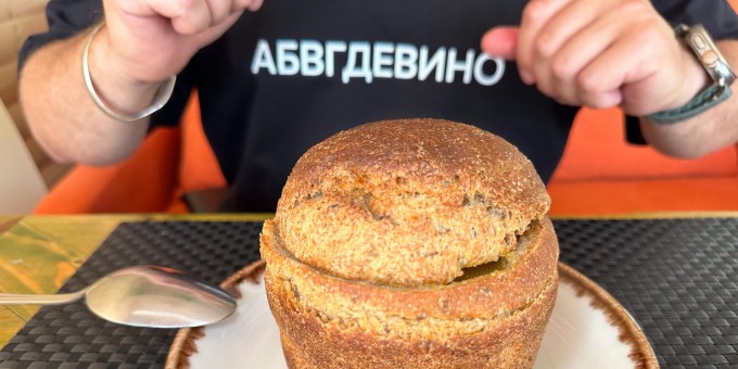 Где заказать суп в хлебе за 10 рублей и белорусское карпаччо. Тестим новую террасу ресторана «Старый дом» у фонтана