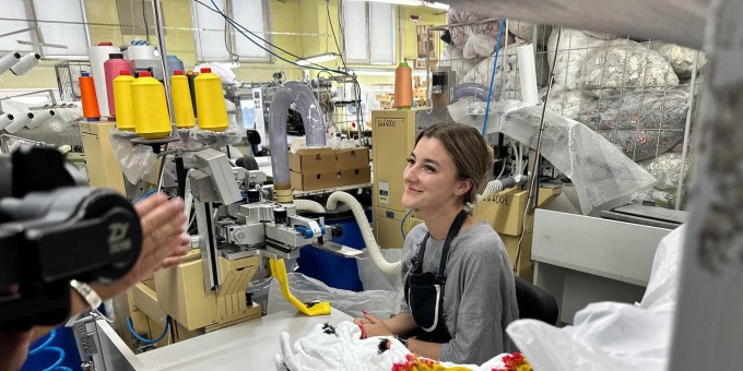 Как получаются самые популярные носки в Беларуси. Один день на чулочно ...