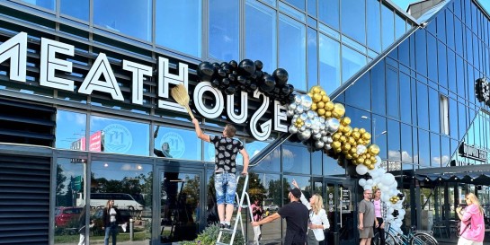 Теперь в Лебяжьем будет где купить стейки по честной цене. Новый магазин мяса «Мит хаус» открылся в тени лухари дома D3