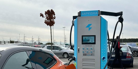 Тестим белорусские зарядки, которые способны зарядить автомобиль на 50% за 20 минут. Новые зарядки «Зарядка»