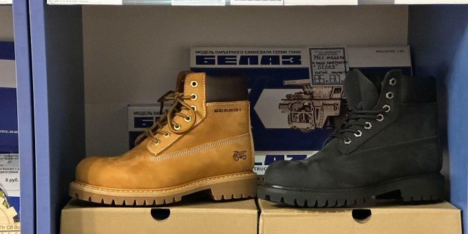 Знаю, в чём вы будете ходить этой осенью. Нашли, где купить те самые рыжие ботинки от «Белаз» по 120,93 рубля за пару