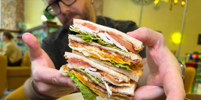 Хотели бар в лесу, а получилась странная булочная - завтраки с видом на парк в новом кафе «Горький Парк»