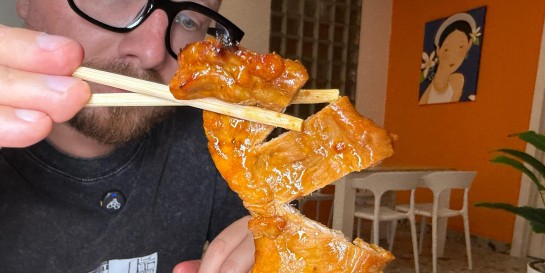 Новая вьетнамская бутербродная «Зон», где нет супа Фо Бо и нэмов с картофельным пюре. Это что, жареная морская свинка?