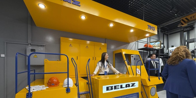 Что интересного купить на сувениры друзьям в первом тематическом магазине «Белаз», который открылся в Минске