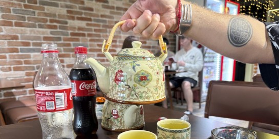 В «Арена Сити» завелось китайское кафе «Чжэнь», где стоит затестить их фирменное ведро лапши со вкусом огня